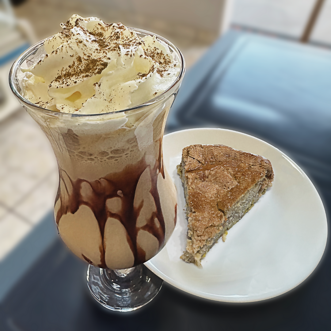 Momento Doce: Capuccino Gelado + Pedaço de Torta ou Bolo